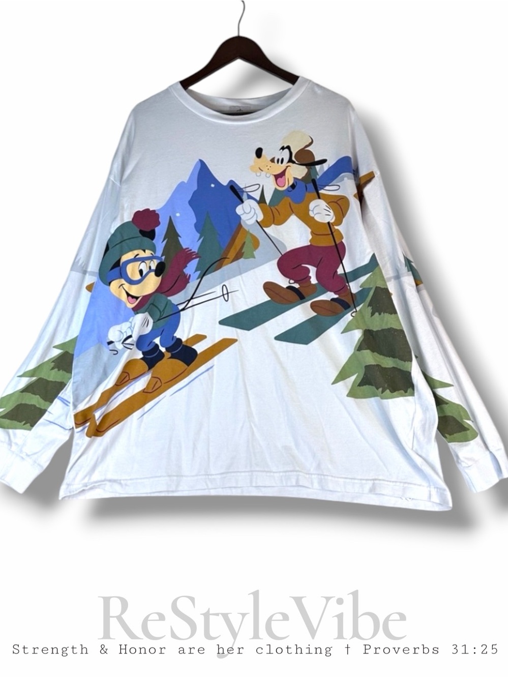 DISNEY Women’s Size 3X Shirt Top Crew Neck Mickey Pluto Skiing Winter Graphic